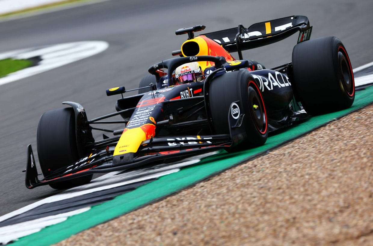 Daniel Ricciardo d'Australie roulant sur le circuit de Silverstone