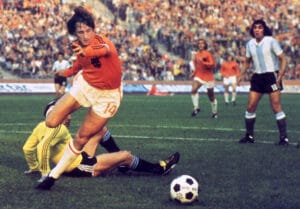 Dutch midfielder Johann Cruyff dribbles