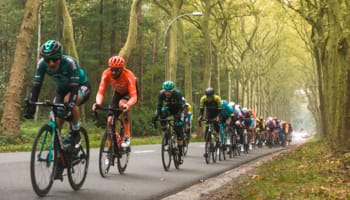 Los mejores ciclistas del mundo se encuentran para disputar un clásico: ¿Quién ganará el Tour de Flandes 2022?