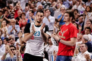 Wizink Centre, Madrid, Spain. 25th Apr, 2018. Turkish Airlines Euroleague Basketball, Real Madrid Baloncesto versus Panathinaikos Superfoods Athens; the brothers Hernangomez watching the return of Llull Credit: Action Plus Sports/Alamy Live News