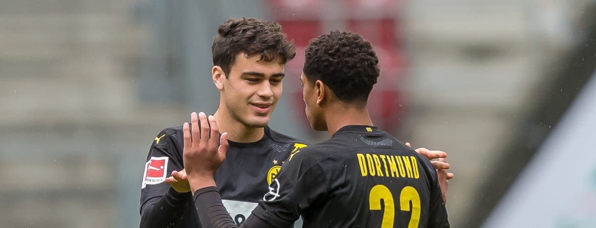 Giovanni Reyna e Jude Bellingham del Borussia Dortmund