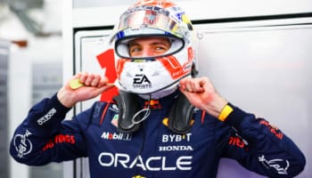 pilota della Formula 1 pronto ad entrare in pista