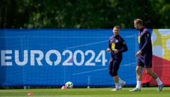 Serbia-Inghilterra: Vlahovic sfida Kane nella gara d’esordio